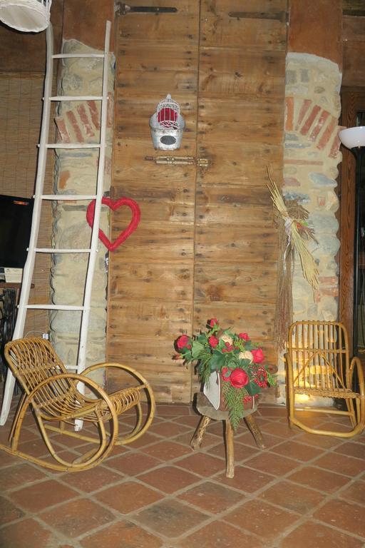 La Via' Bed & Breakfast Cavour Bagian luar foto