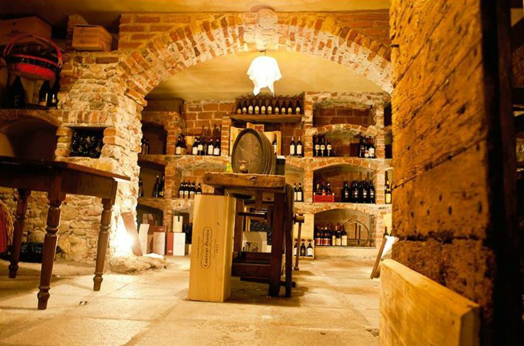 La Via' Bed & Breakfast Cavour Bagian luar foto