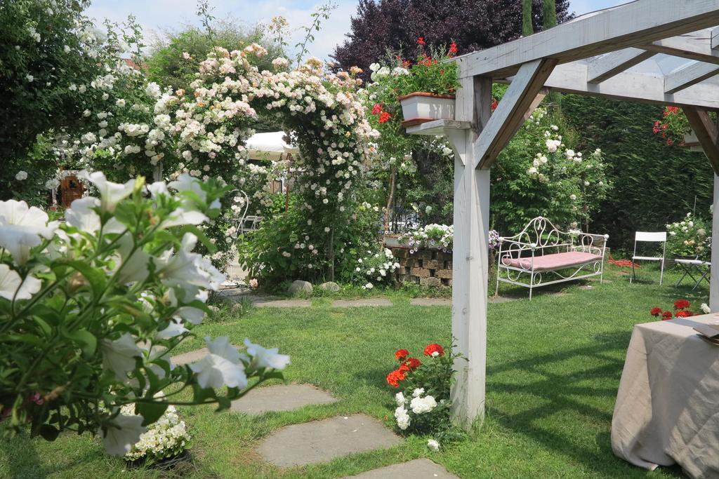 La Via' Bed & Breakfast Cavour Bagian luar foto